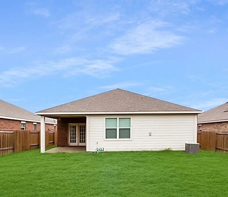3 bed, 2.0 bath, 2104 sqft, $1,800 — Photo 4