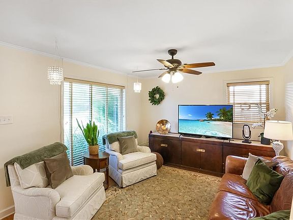 4th image of 10617 Salem St