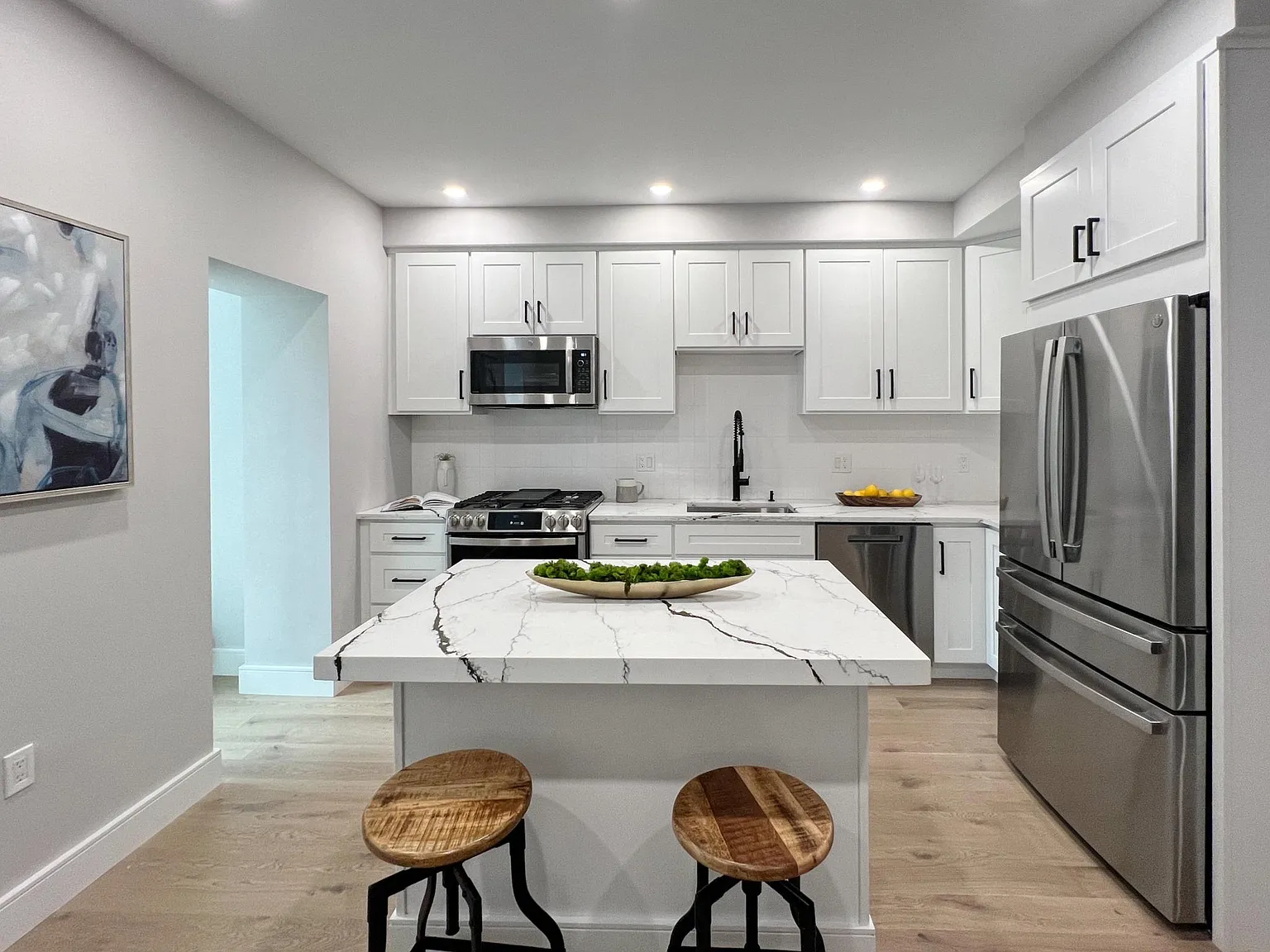 3 bed, 1000 sqft, $3,800 — Photo 2