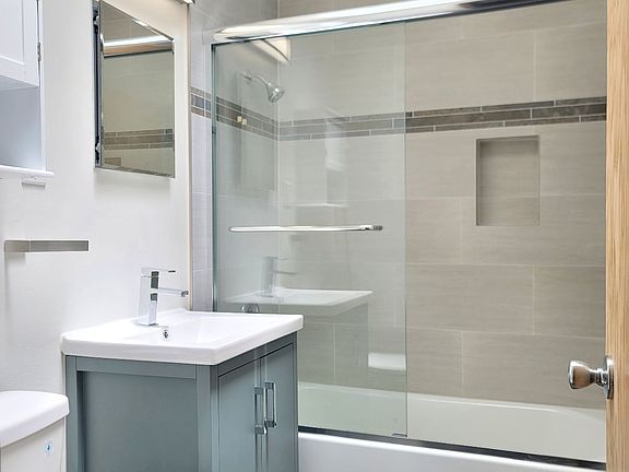 2nd image of 309 5th Ave APT 5