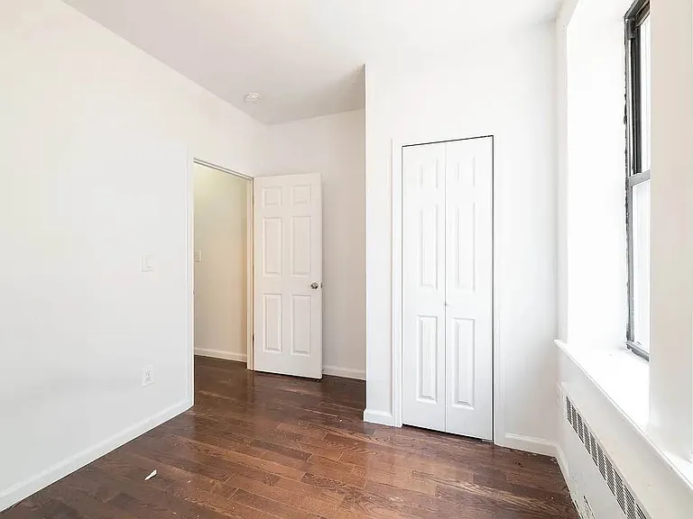 327 E 19th St #B3 — Photo 7