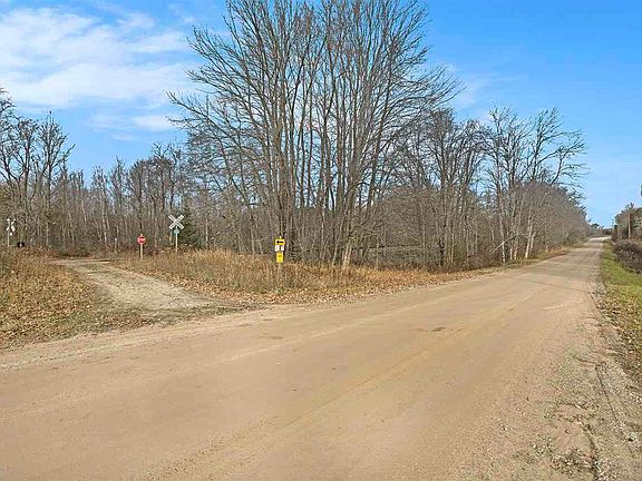 3rd image of River Rd S