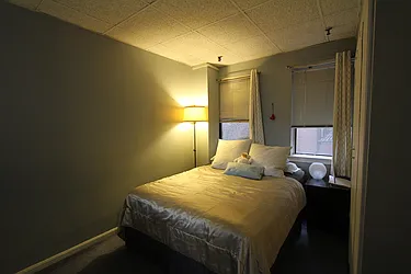 Rented by Robyn Lee, LREB