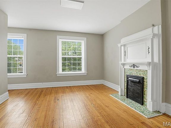 4th image of 3847 Blaine Ave