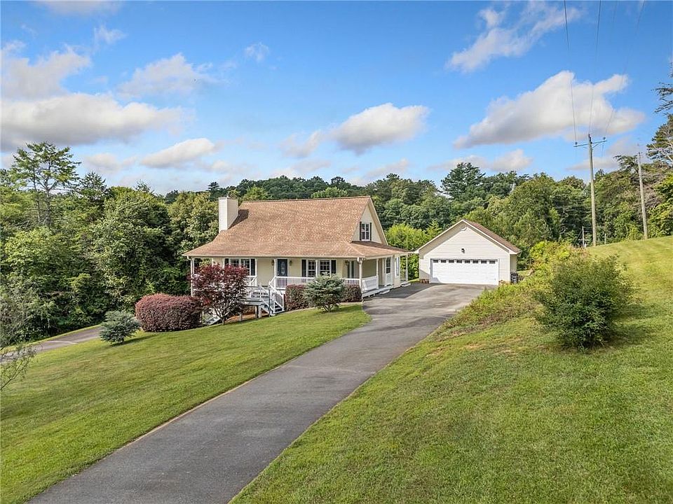 1st image of 206 Piney Woods Dr