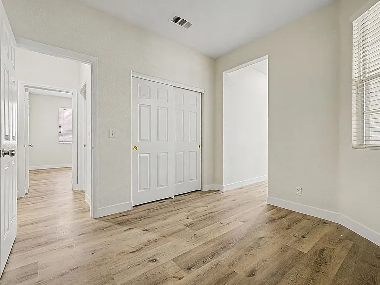571 Kavanagh Pl — Photo 26
