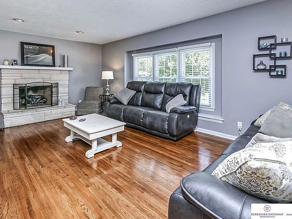 3rd image of 928 Fawn Pkwy