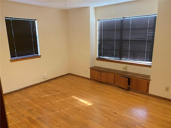 5th image of 501 W Arlington Ave