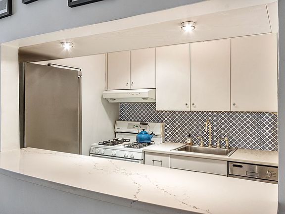 4th image of 310 Lexington Ave APT 3H