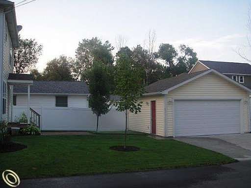 3rd image of 2141 Willow Beach St