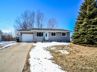 33 Benteen Dr, Bismarck, ND 58504