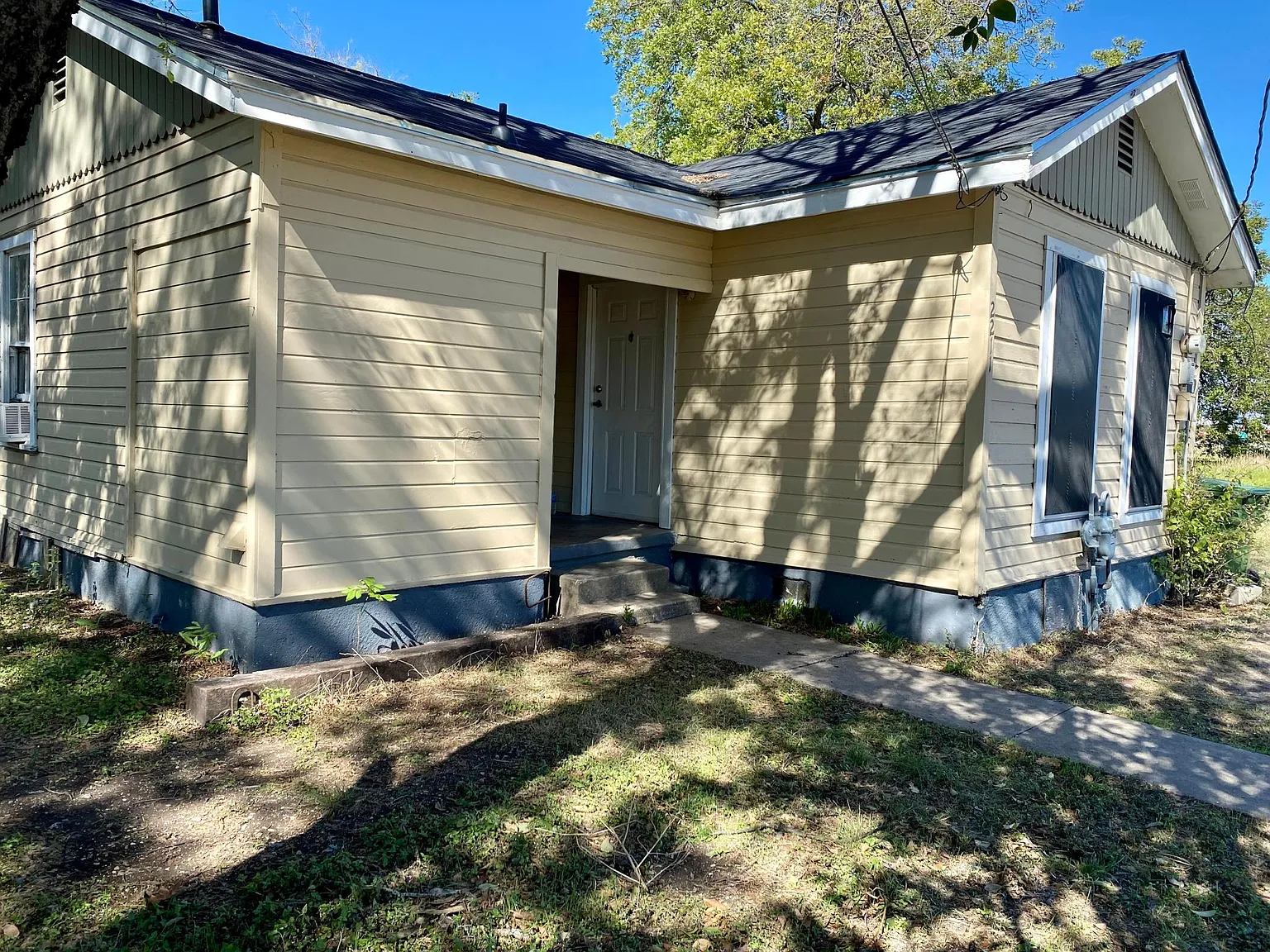 2211 Bagby Ave — Photo 2