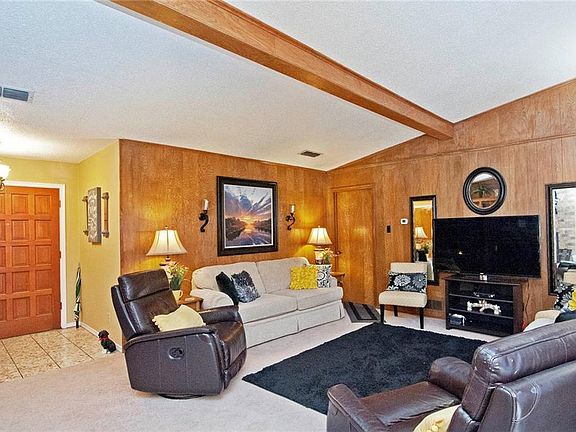 5th image of 2729 Forest Grove Dr