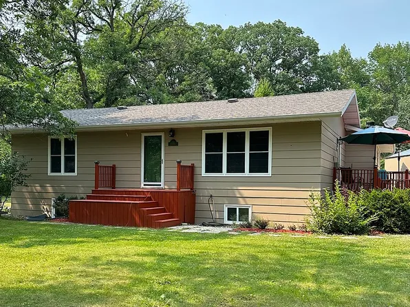 604 W 6th St, Neche, ND 58265