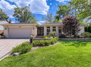 1047 E Cooper Dr, Palatine, IL 60074