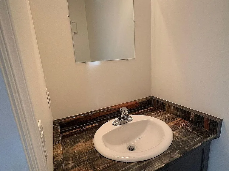 10.5 Dufferin St #16 — Photo 19