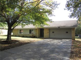 1605 S 17th St, Rogers, AR 72758