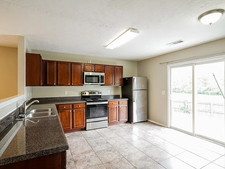 2893 Creekbend Dr — Photo 8