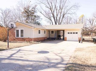 1600 N Woodland Rd, Ponca City, OK 74604