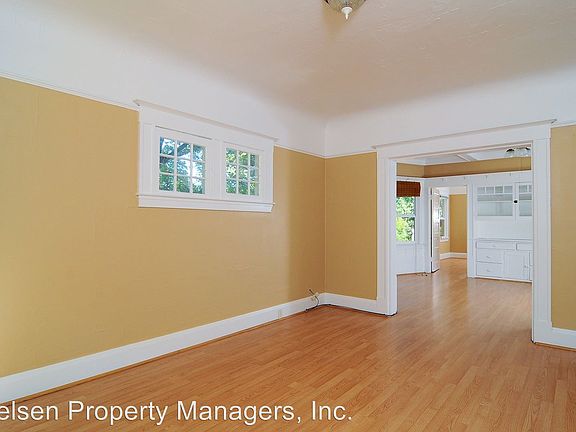 3rd image of 1901 G St APT 04