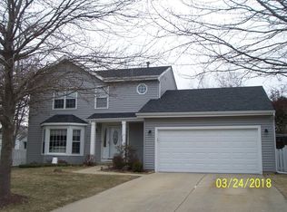 202 S Carriage Trl, McHenry, IL