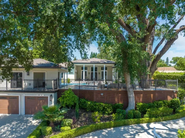 3337 American River Dr, Sacramento, CA 95864