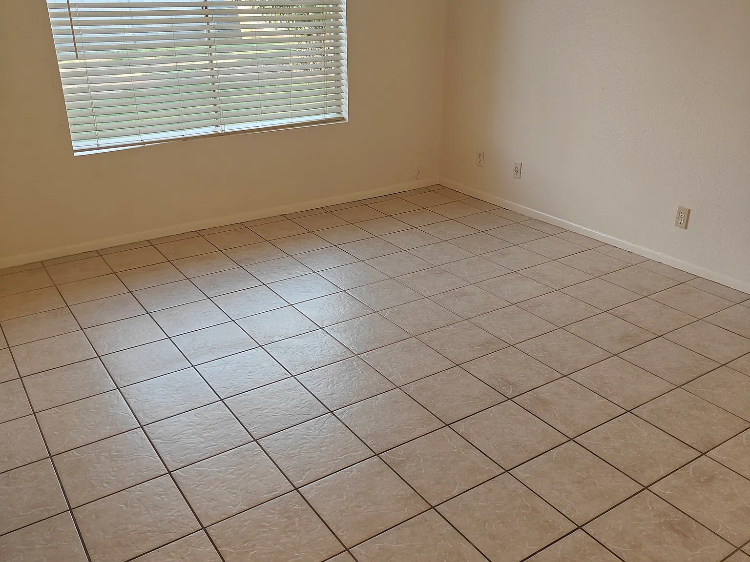 3 bed, 1500 sqft, $2,200 — Photo 2