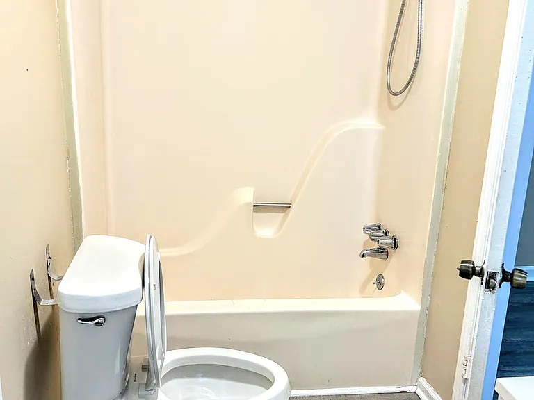601 Elmwood St #4 — Photo 9
