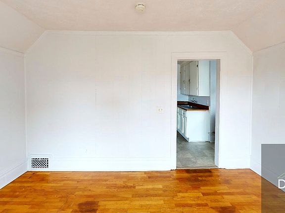 3rd image of 129 S Hosmer St APT 3