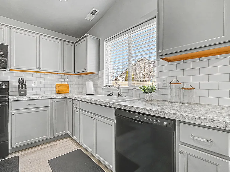 2742 W Balboa Dr — Photo 40