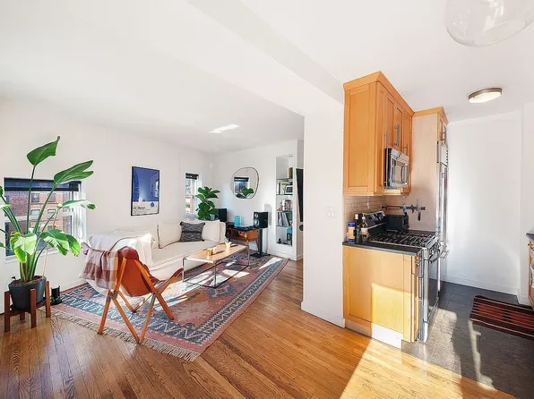 350 W 14th St APT 5C, New York, NY 10014