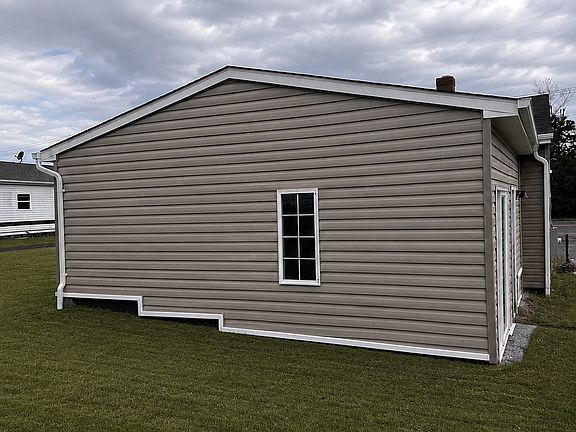 5th image of 572 Reliance Rd