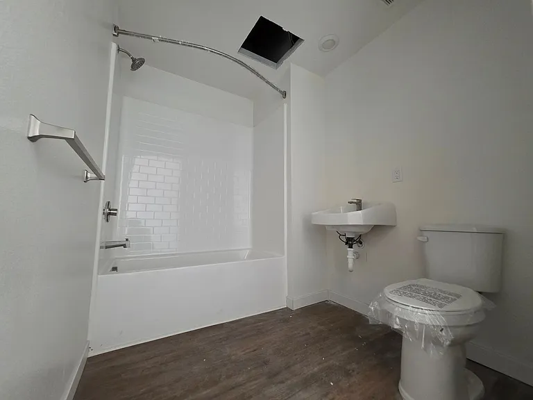 Platform 25 — Photo 21
