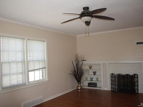 4th image of 508 W Republic Ave