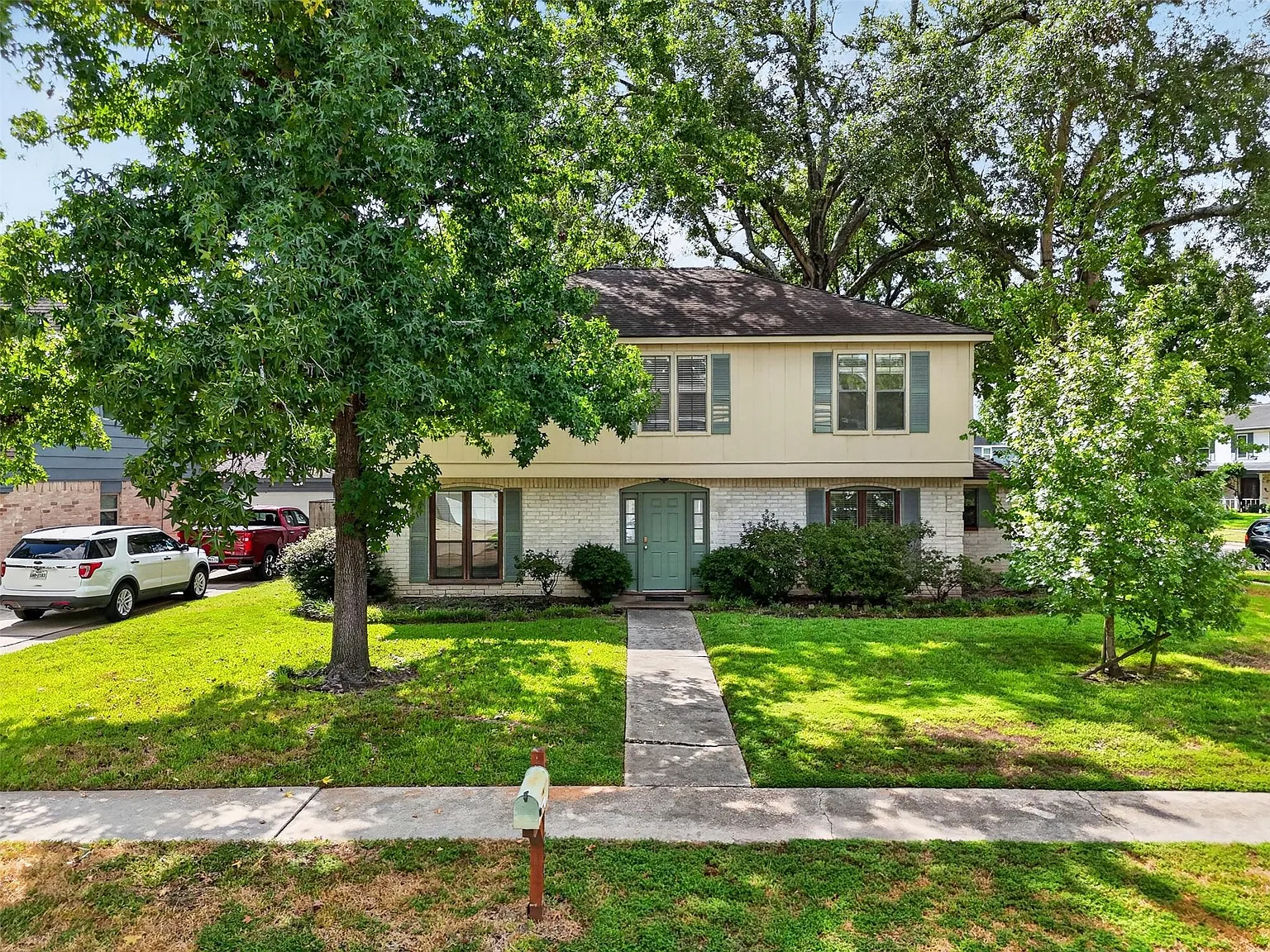 4 bed, 2.5 bath, 2312 sqft, $2,495 — Photo 2