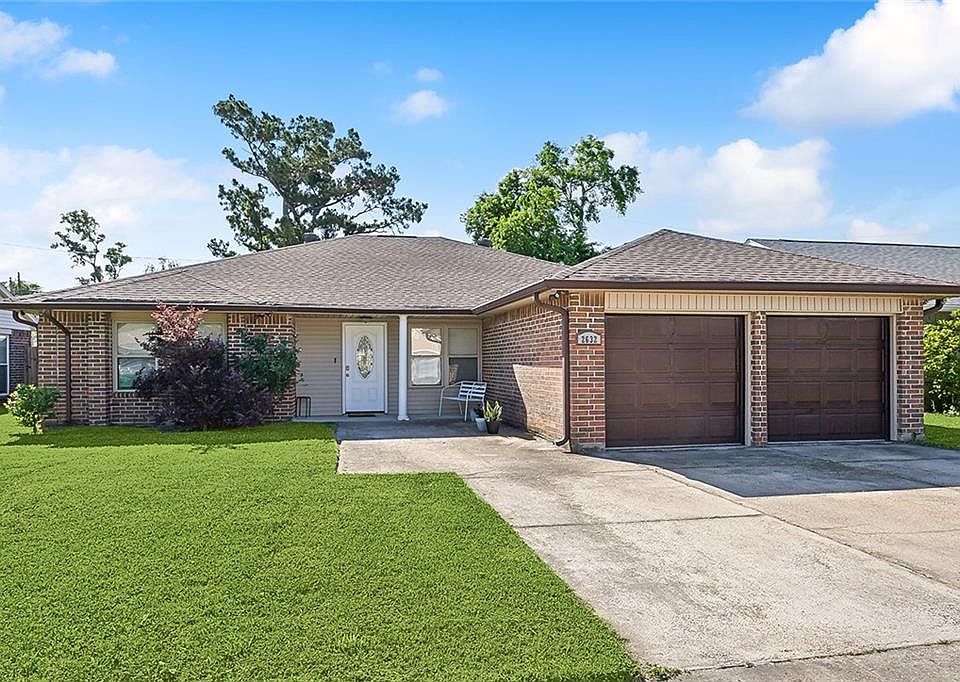 1st image of 2632 Lexington Dr