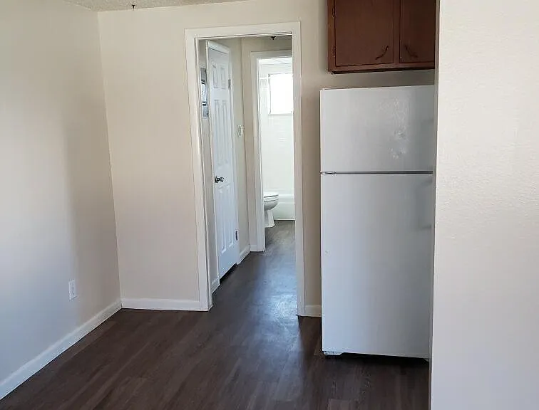 2 Ash Ct #8 — Photo 2