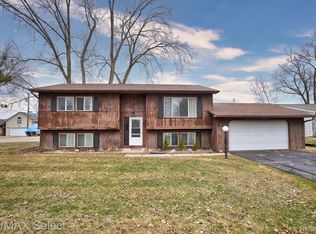 2470 Crane Rd, Fenton, MI 48430