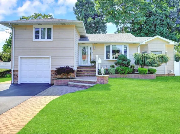 174 N Maple Street, Massapequa, NY 11758