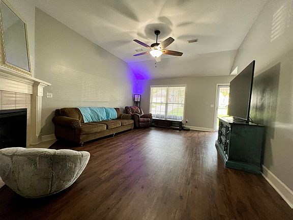 5th image of 104 Bougainvillea Cir