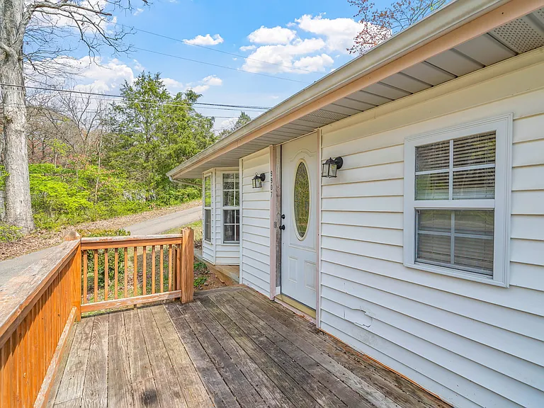 9907 Donovan Ln — Photo 6