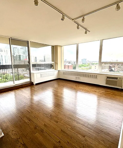 1360 N Sandburg Ter #1111 — Photo 13