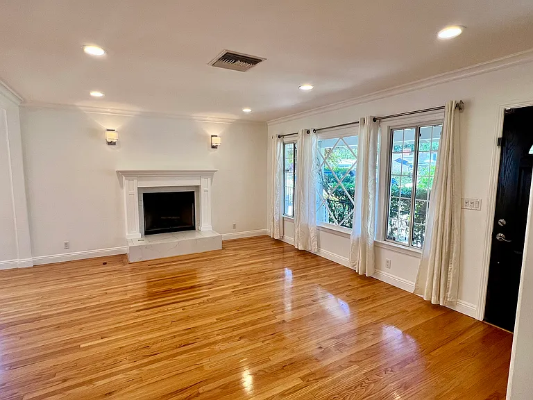 22024 Velicata St — Photo 11
