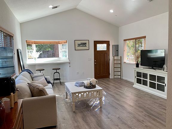 2nd image of 3112 Kirby Ln #B