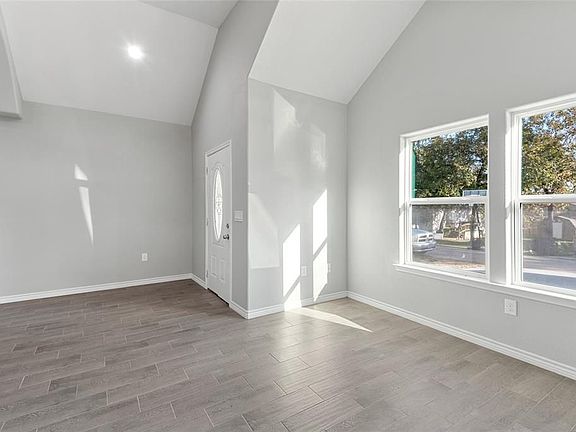 3rd image of 16952 W Ivanhoe