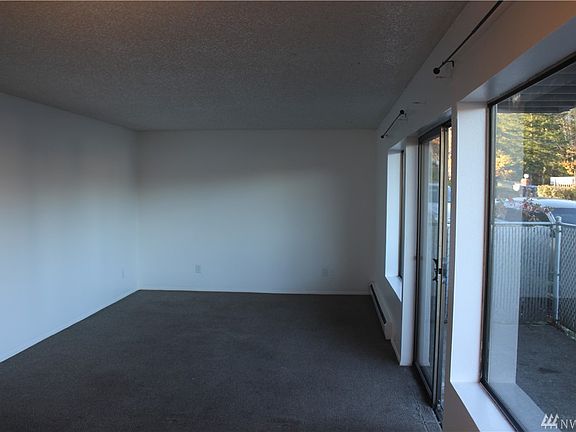 4th image of 924 Shorewood Dr APT F-64