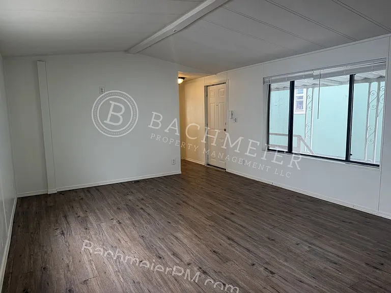 515 SW 14th St — Photo 3