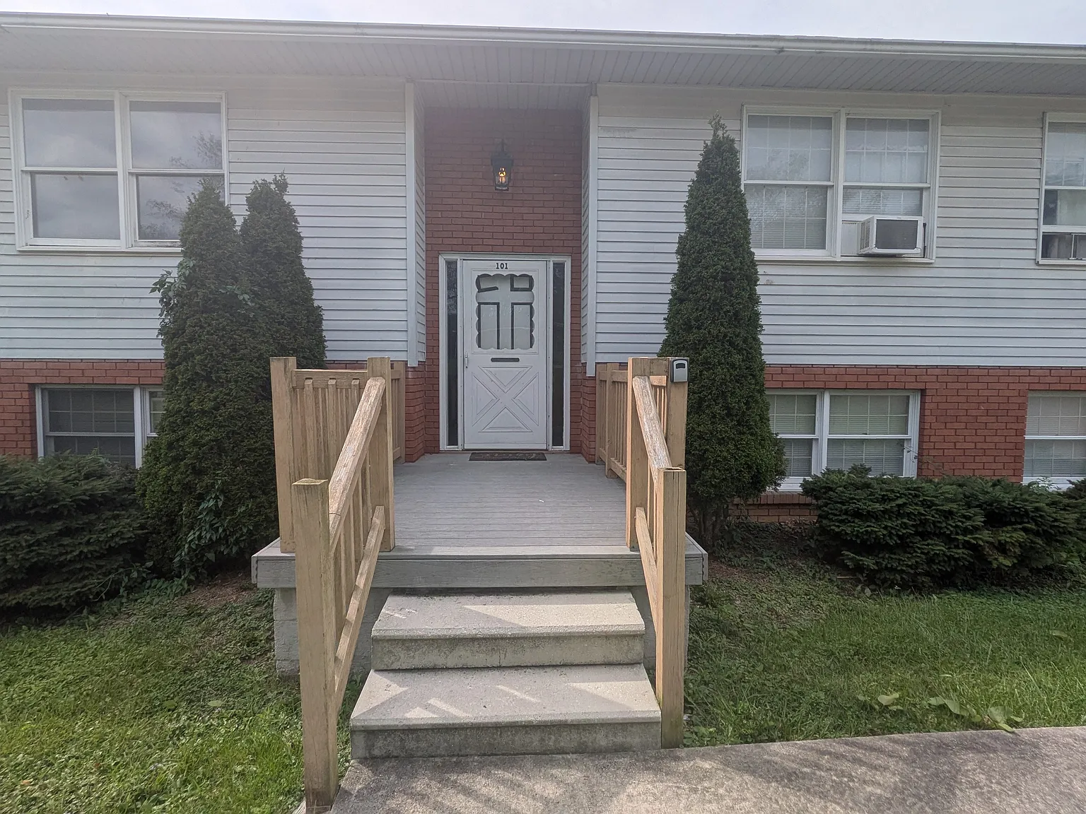 2 bed, 900 sqft, $1,050 — Photo 1