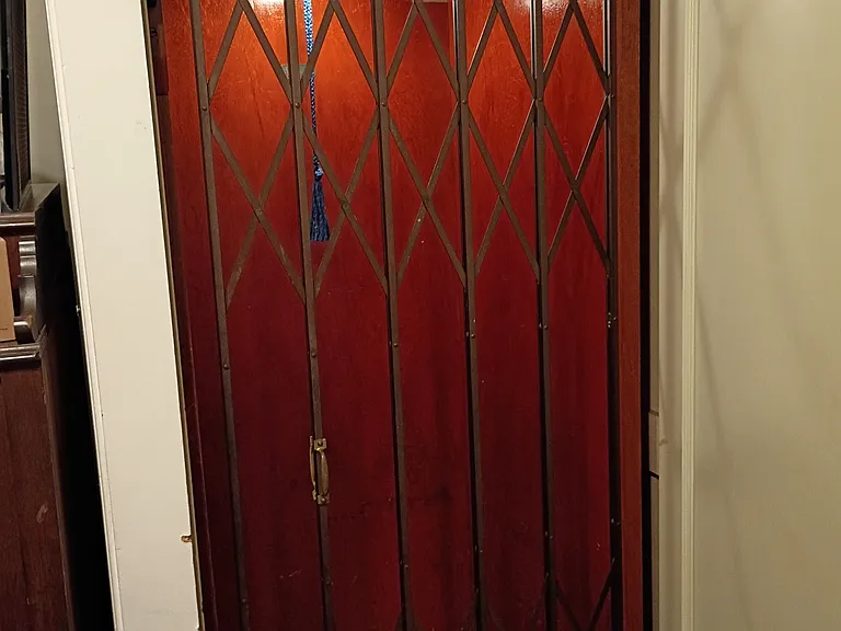Working Elevator In Room