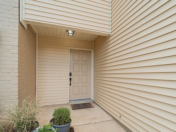 5th image of 2640 Gwendolyn Ln #B